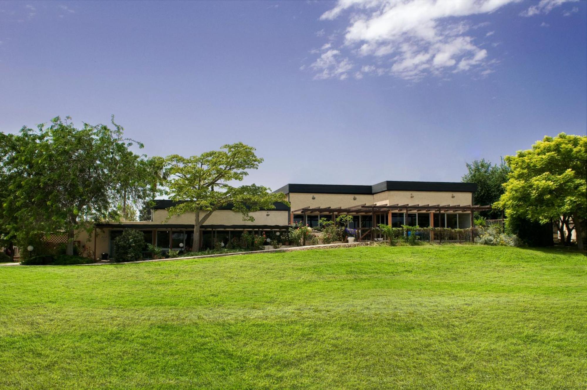 Nes Ammim Hotel 外观 照片